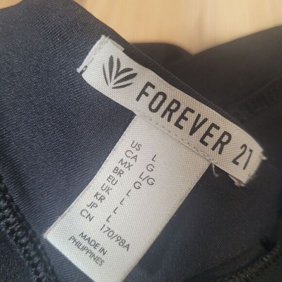 Forever 21 Crisscross Sports Bra Size Large - Picture 3 of 4